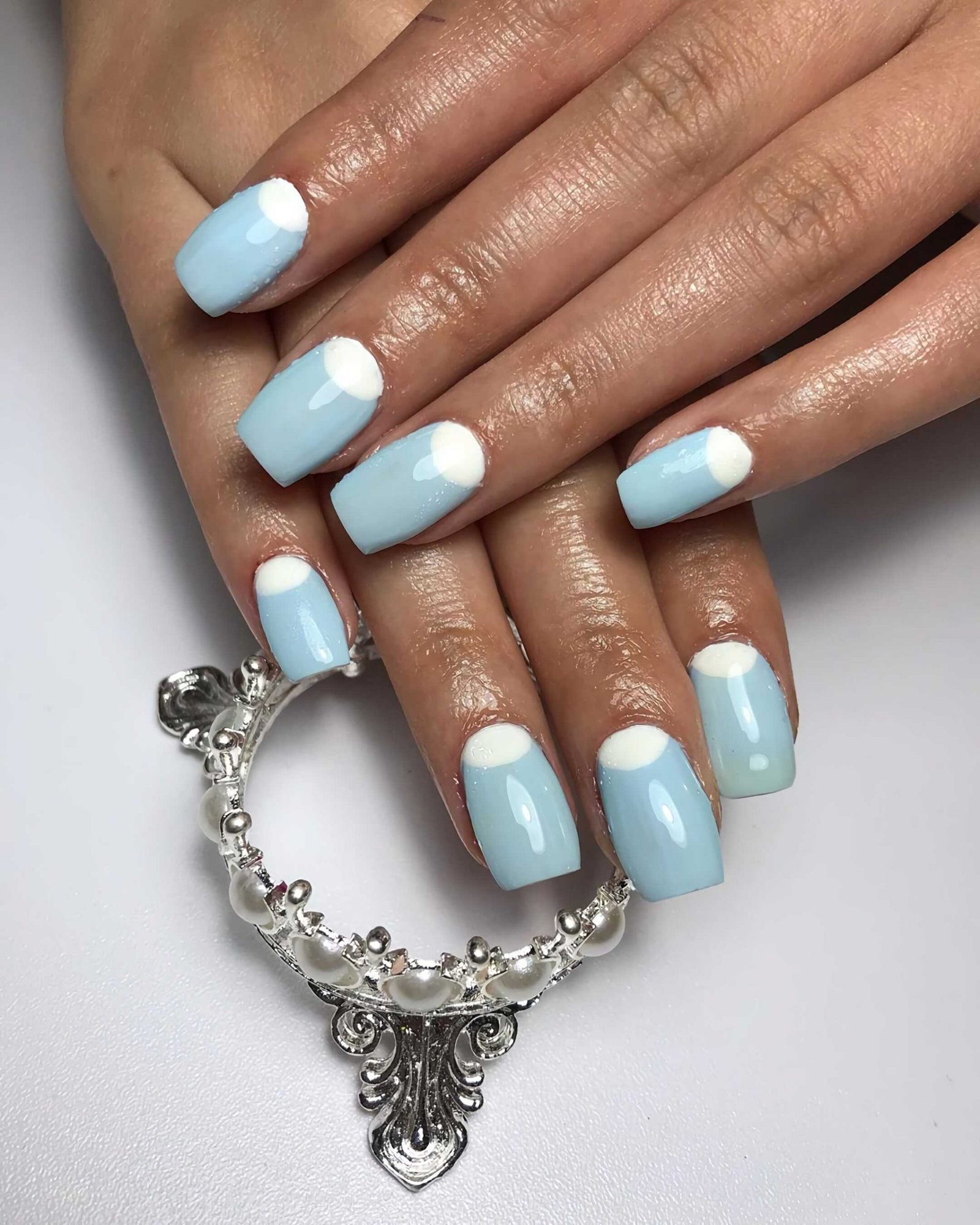 short nails with blue manicure