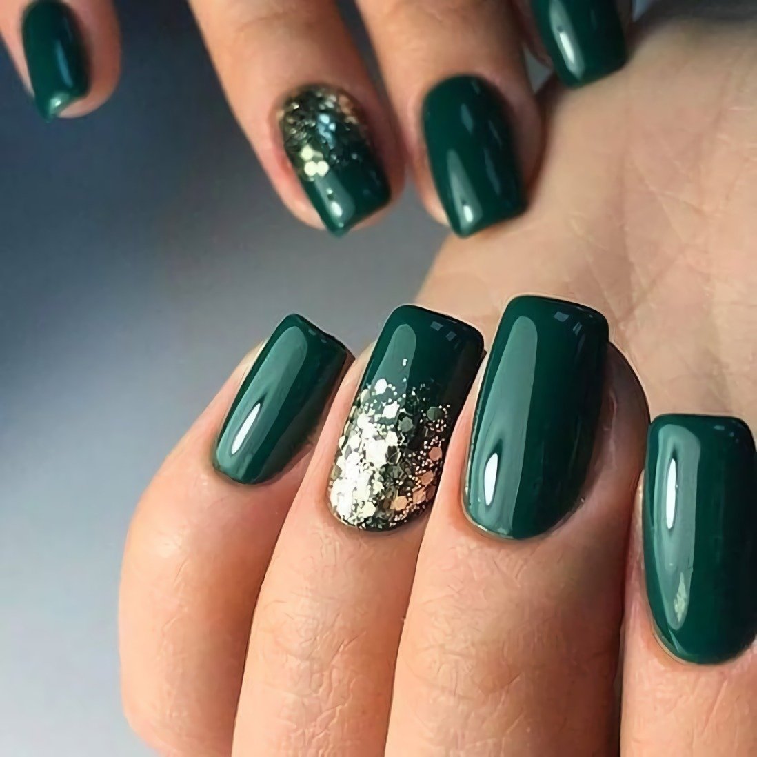 изумрудно-зеленые ногти
