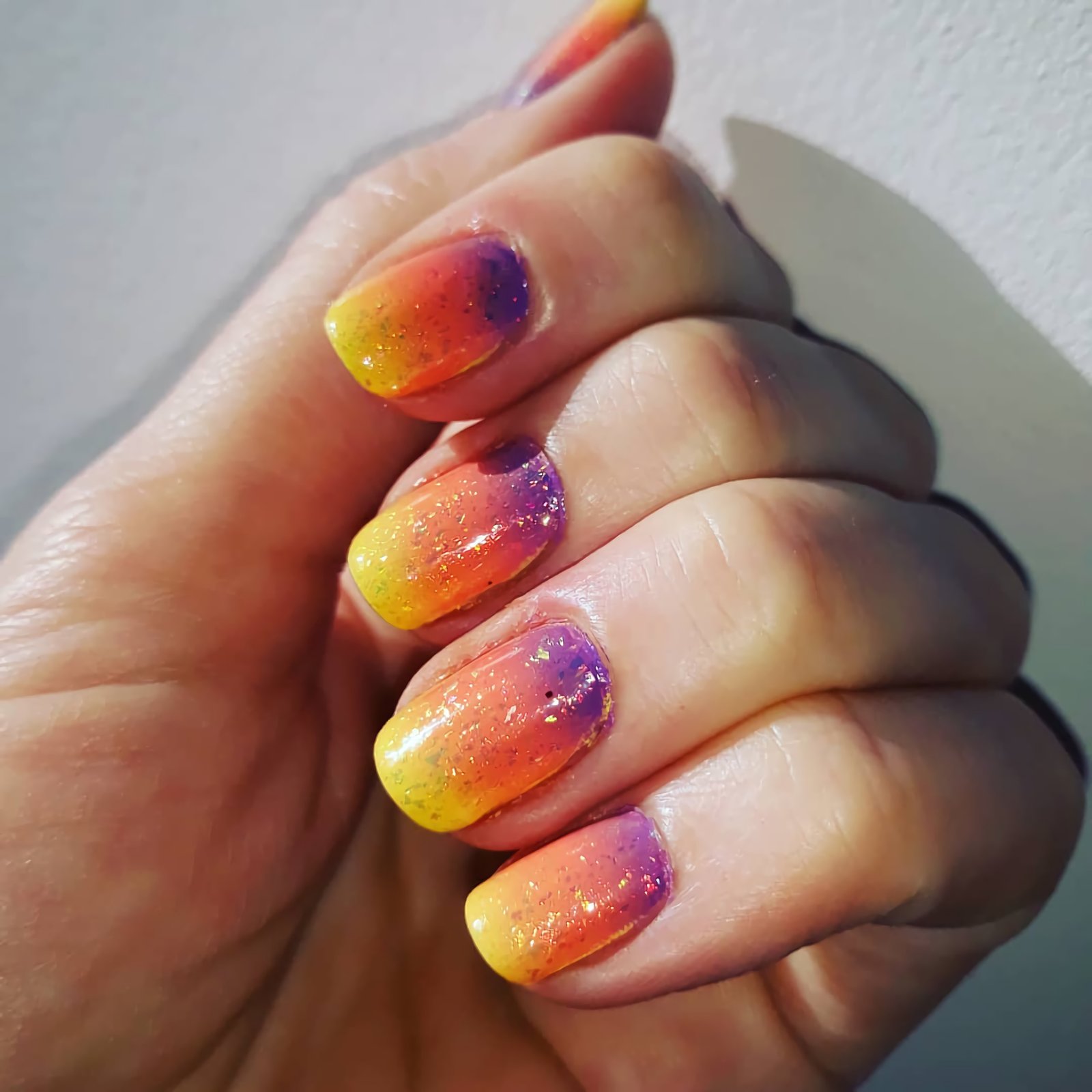gradient short nails