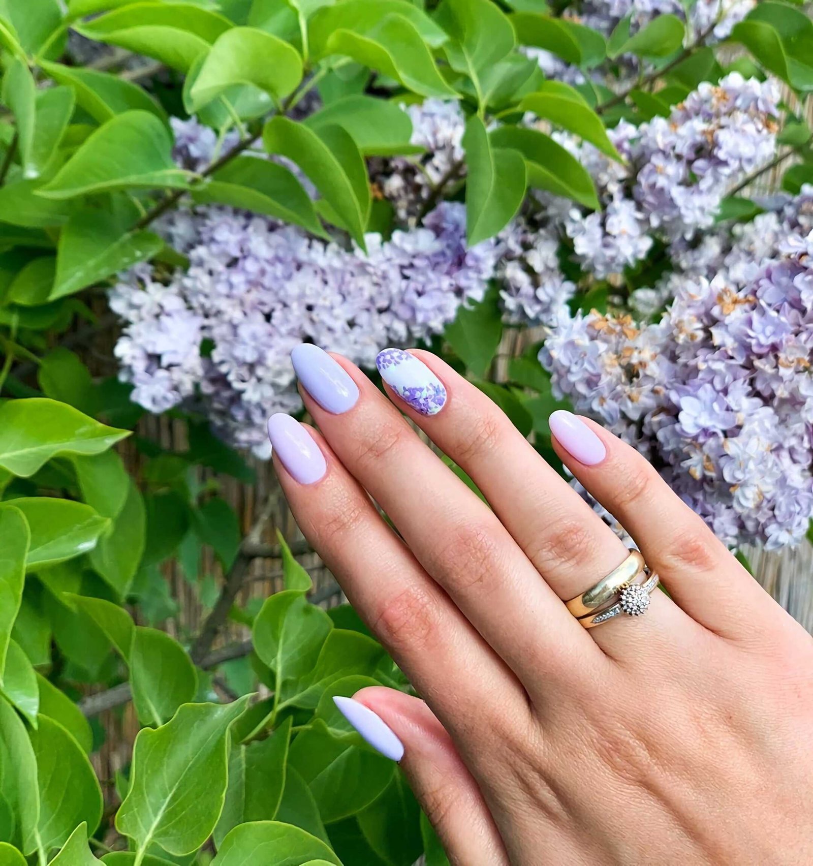 stylish lilac manicure with a flower for short nails