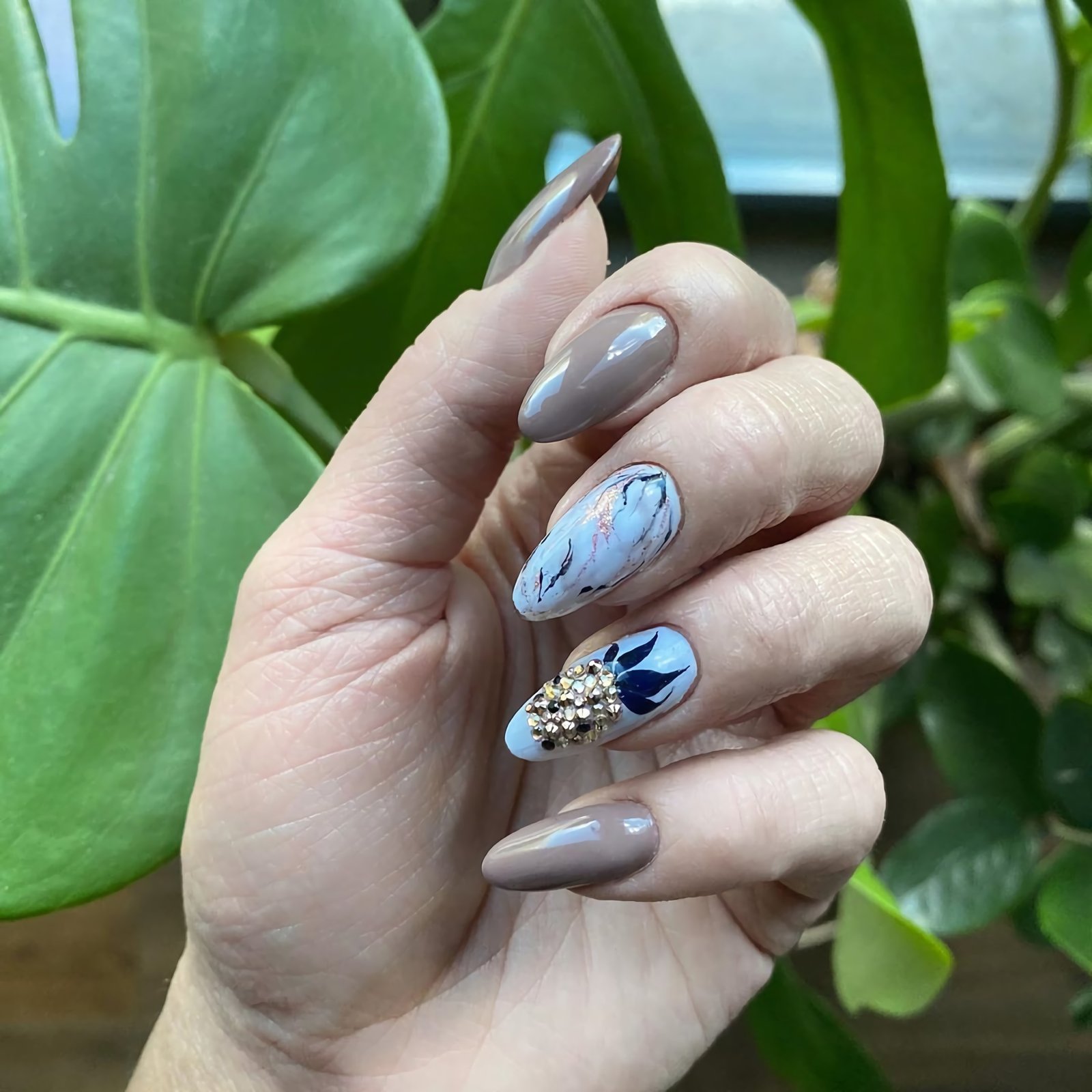 unusual short nails with pineapple print