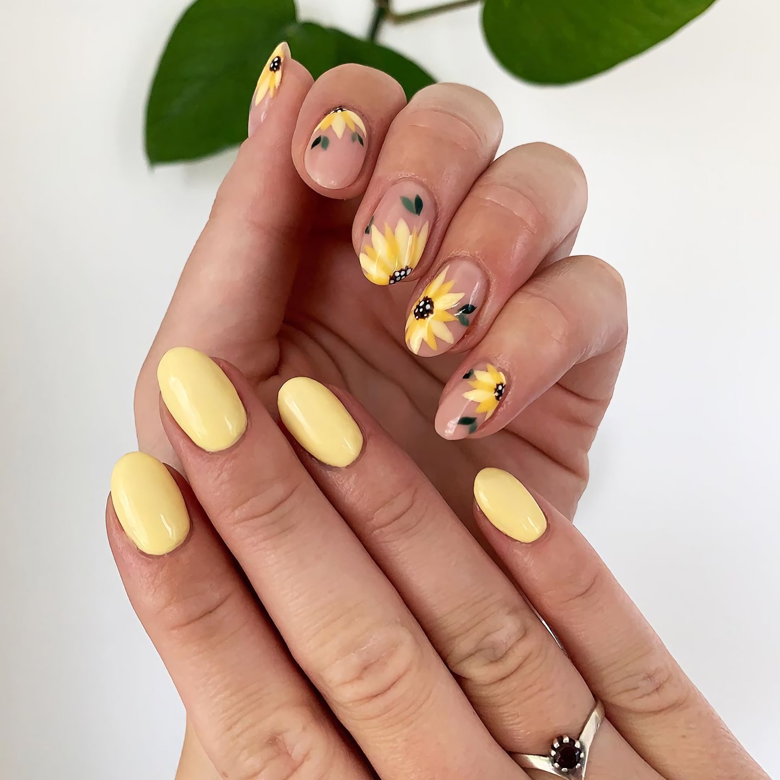 stylish sunflower nails
