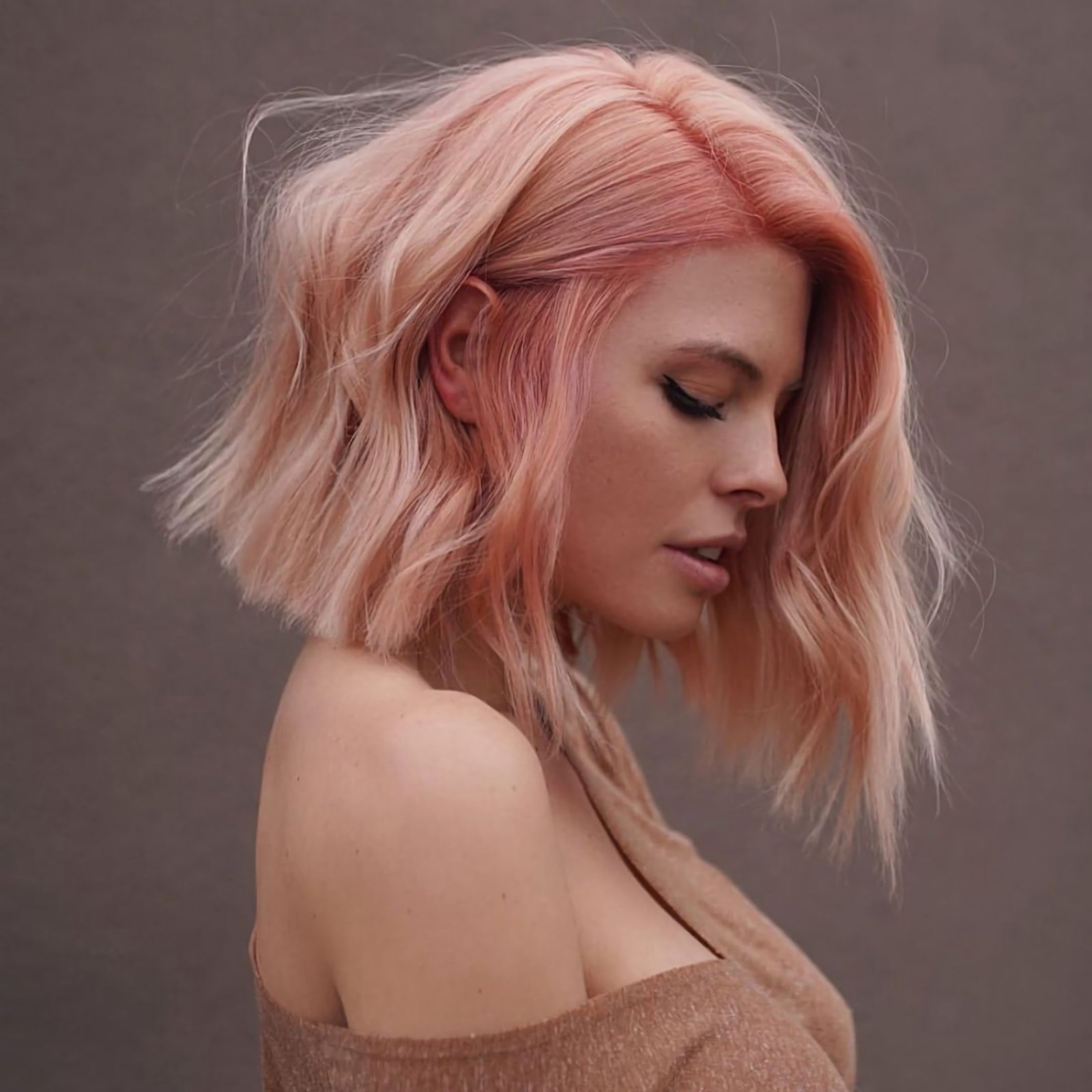 красивый розовый боб каре на средние волосы