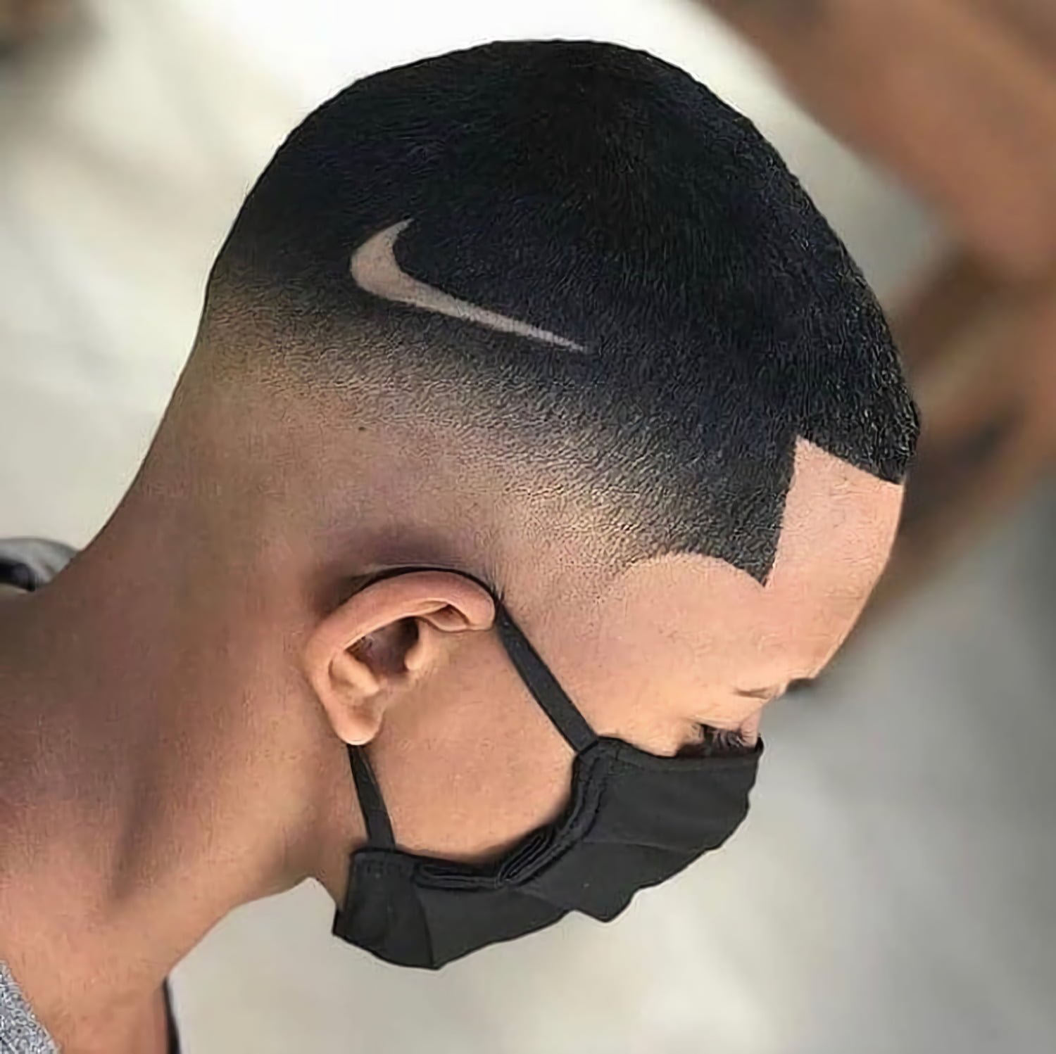 стрижка для мужчин с логотипом Nike