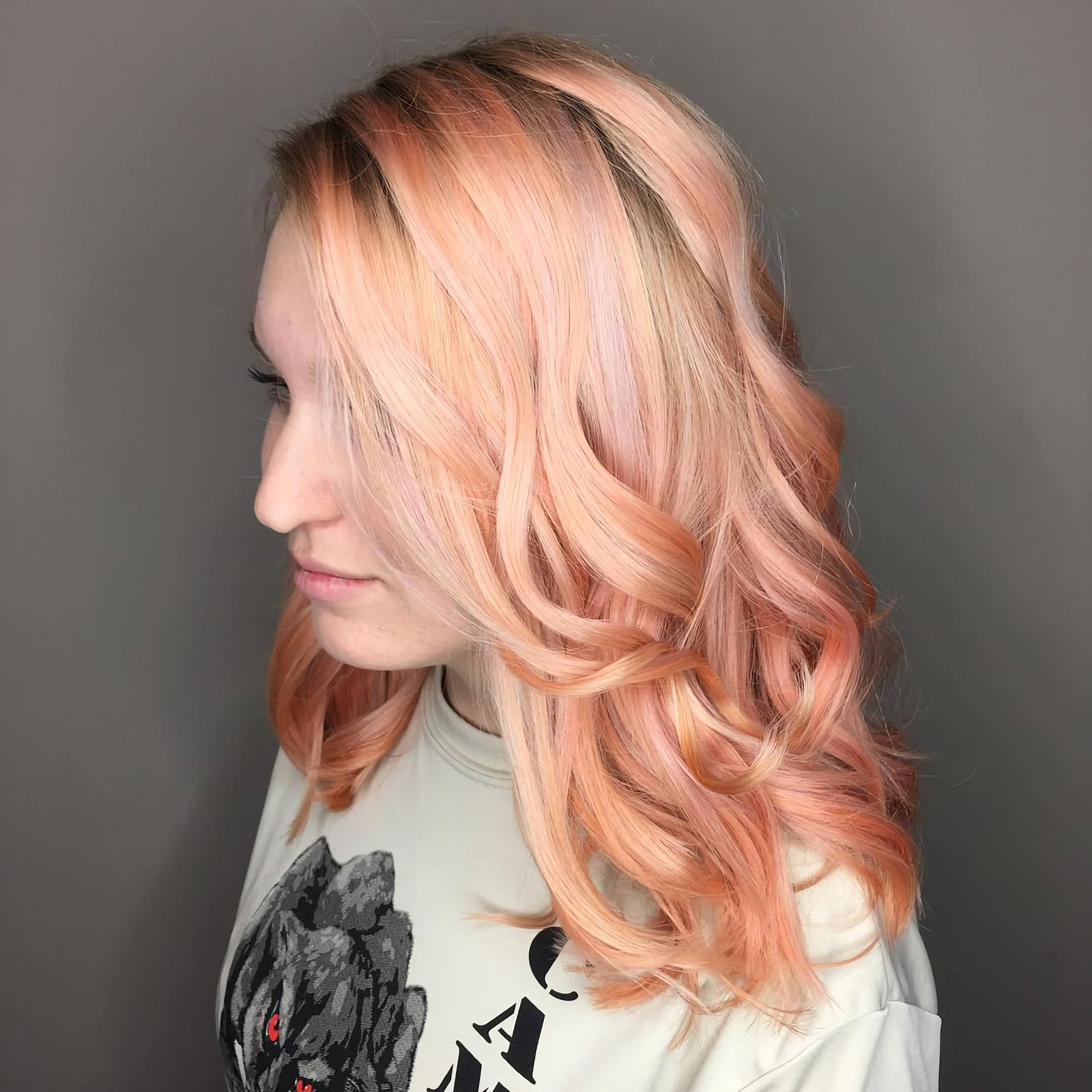 Яркие персиковые волосы